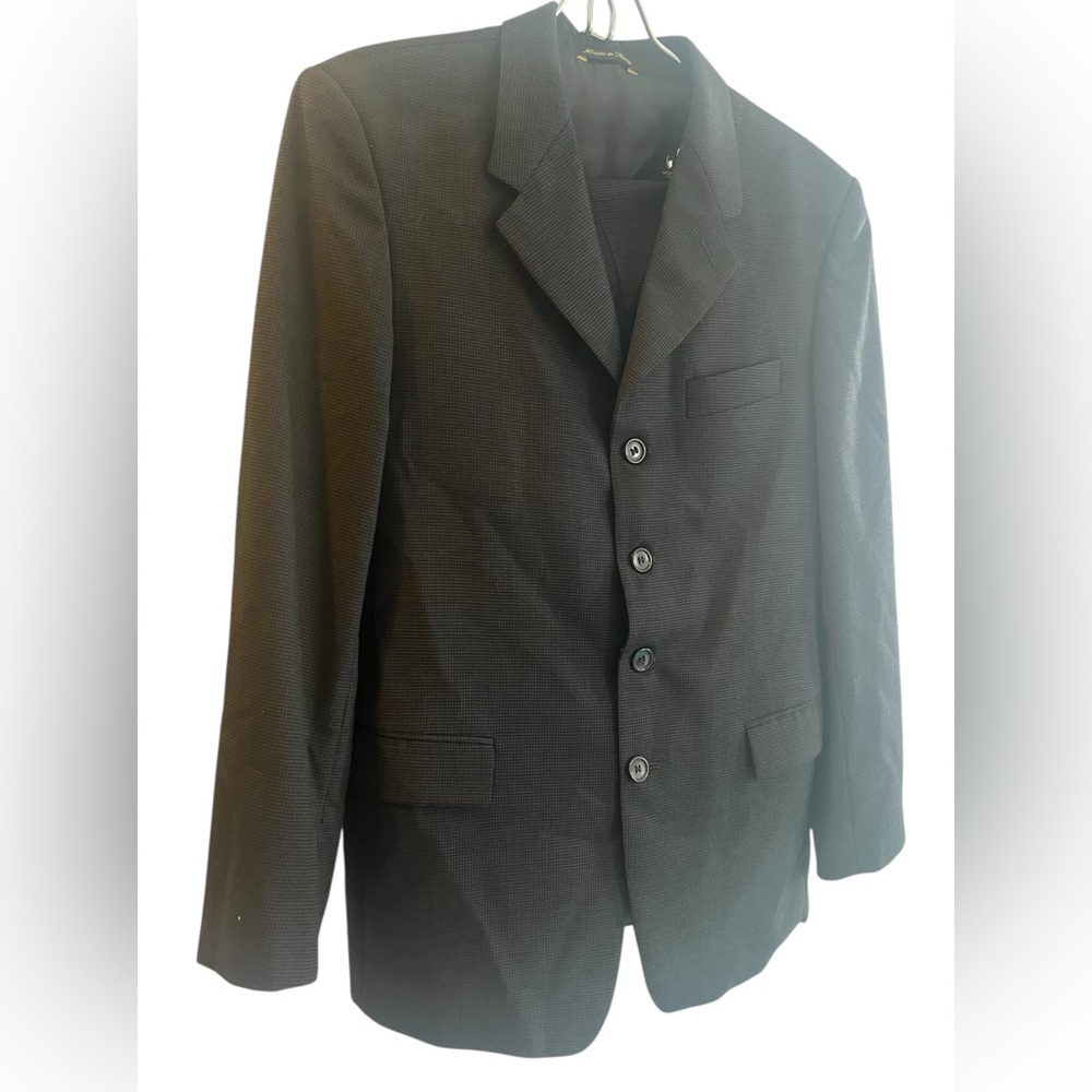 Made in ITALY Classic Black Suit with Notched Lapel and Tailored Fit